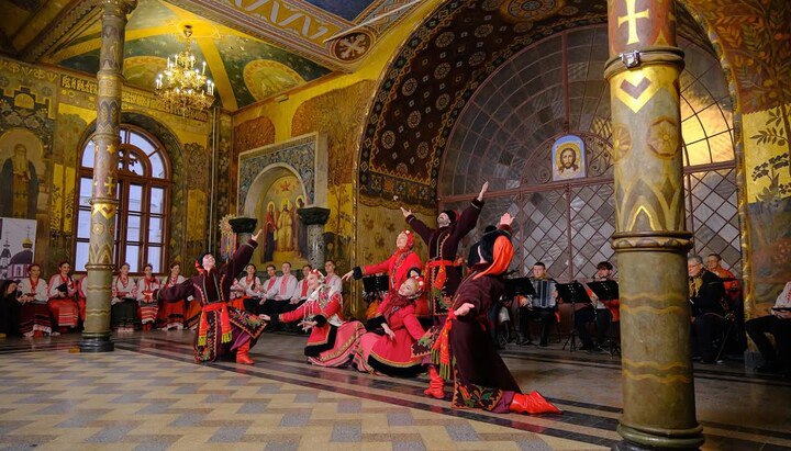 Виступ народного ансамблю
