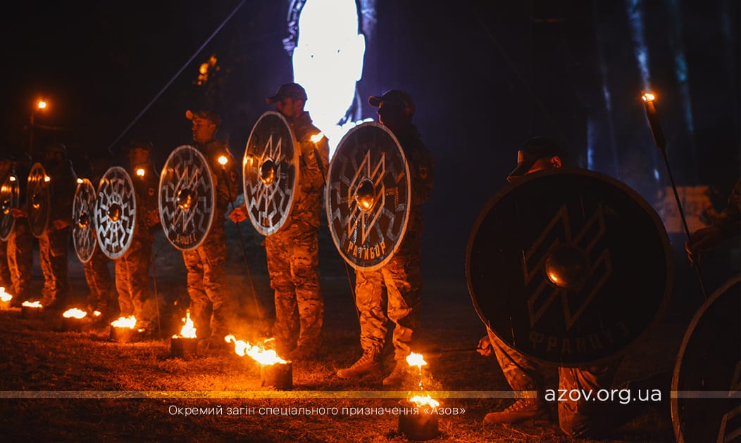 Містерія пам'яті загиблих бійців «Азову» біля кургану з мечами, вересень 2020 р.