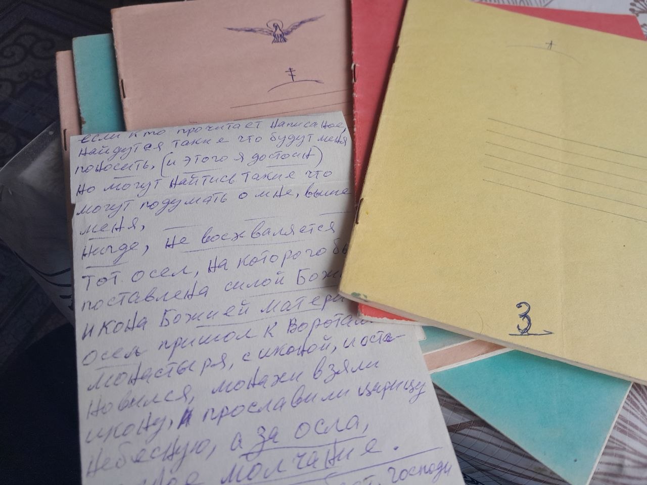 Notebooks with the elder's notes. Photo: author
