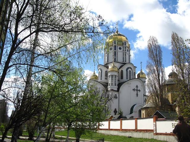 Диаконские будни: невидимый труд за закрытыми дверями алтаря фото 1
